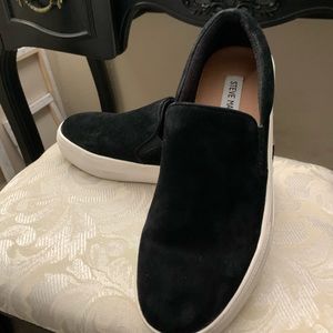 Steve Madden Suede Slip ons